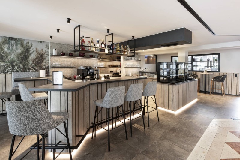 bar