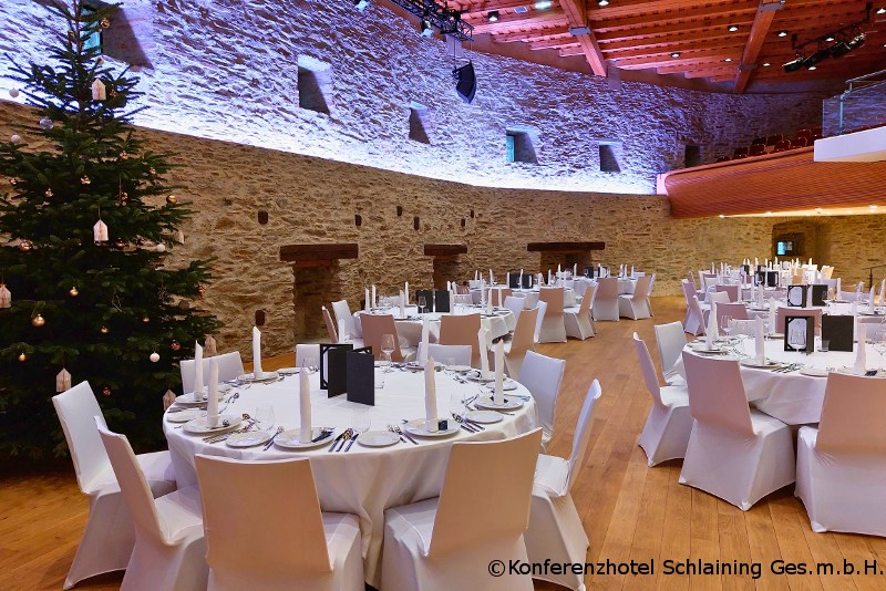 Weihnachtsfeier mit Burgflair