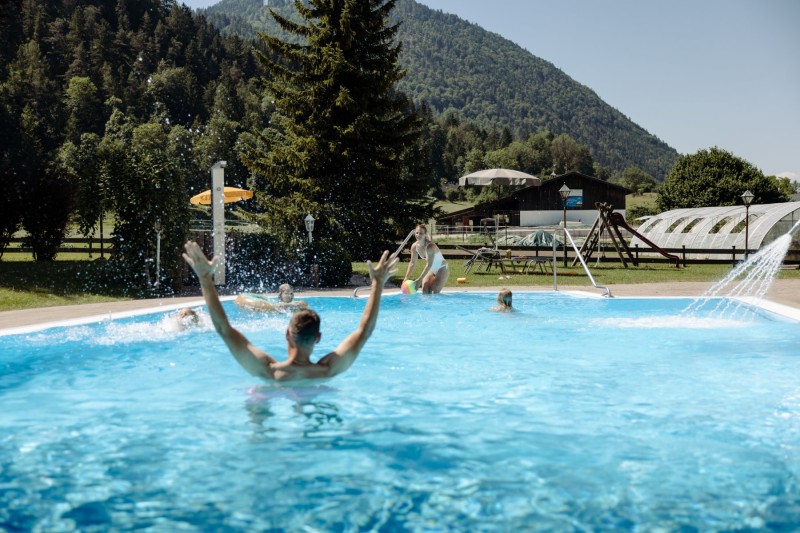 aussenpool-familie