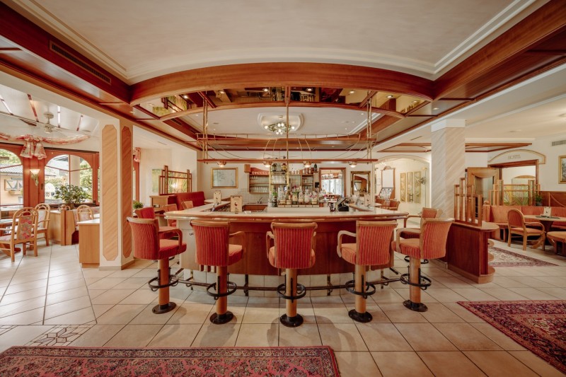 bar